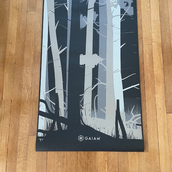 TRADED-Gaiam Yoga Mat - Reversible Deep Forest - Picture 9 of 9